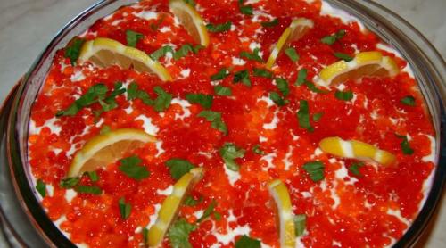 Салат из красной рыбы и икры. Салат с икрой и красной рыбой «Царский» – блюдо для настоящих гурманов