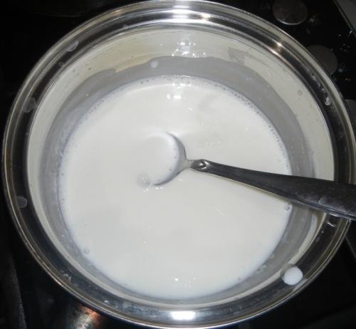 Пышные оладьи на разогретом кефире. Пышные оладьи на горячем кефире с яйцом