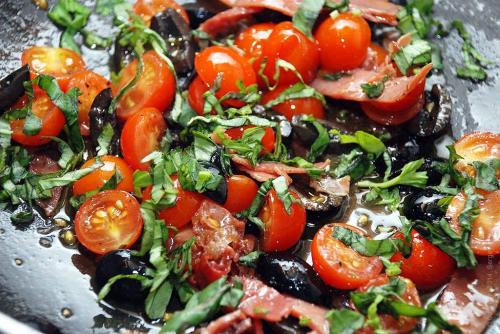 Паста с ветчиной и помидорами. Ингредиенты (на 2 порции)