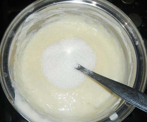 Пышные оладьи на разогретом кефире. Пышные оладьи на горячем кефире с яйцом