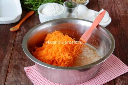 Влажный морковный торт со сметанным кремом. Морковный торт со сметанным кремом