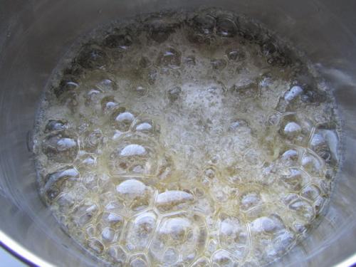 Дрожжевой пирог с карамелизированными яблоками.