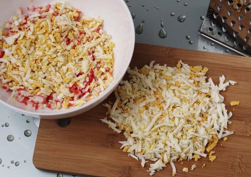 Тарталетки с крабовыми палочками — рецепт закуски в тарталетках с крабовыми палочками, яйцом, сыром и чесноком