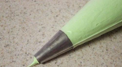 Елочки из безе к новому году яркий рецепт.