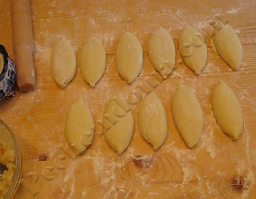 Пирожки жареные из творожного теста с яблоками. Жареные творожные пирожки с яблоками