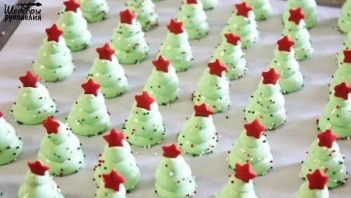 Елочки из безе к новому году яркий рецепт.