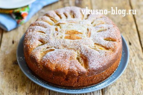 Яблочный пирог на кефире на скорую руку