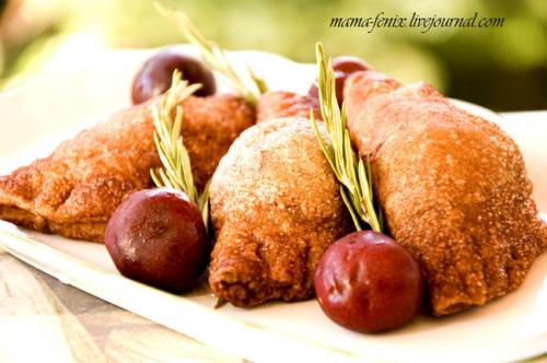 Волшебные крымские пирожки с черешней. Пирожки с черешней и розмариновым кремом.