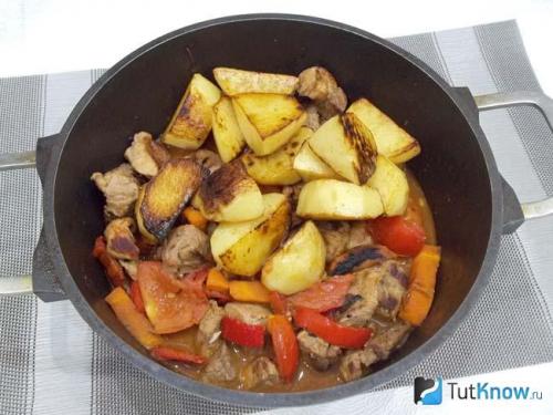 Жаркое в духовке без обжарки. Жаркое с мясом и картофелем в духовке