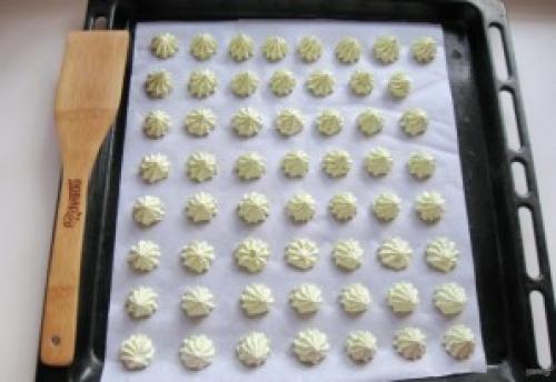 Новогоднее безе елочки. Торт "Новогодняя ёлочка из безе"