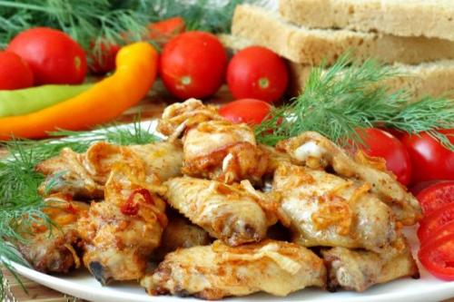 Куриные крылышки в луковой шелухе. Куриные крылышки в чесночно-луковом маринаде