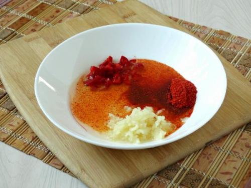 Куриные крылышки в луковой шелухе. Куриные крылышки в чесночно-луковом маринаде