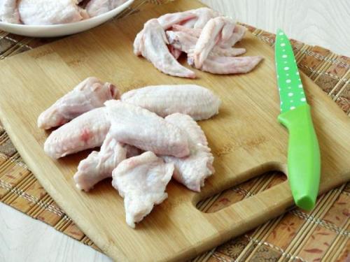 Куриные крылышки в луковой шелухе. Куриные крылышки в чесночно-луковом маринаде