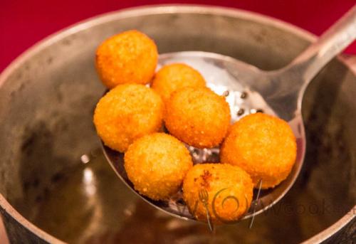 Картофельные улитки во фритюре. Хрустящие картофельные шарики, рецепт с фото