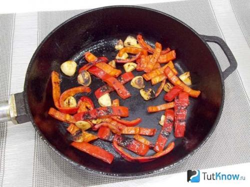 Жаркое в духовке без обжарки. Жаркое с мясом и картофелем в духовке