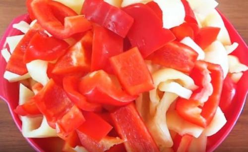 Вкусное лечо из помидор и перца на зиму рецепты пальчики оближешь. 