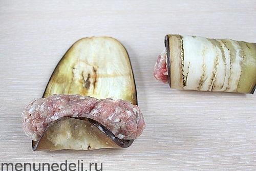 Рулетики из баклажанов с фаршем. Рулетики из баклажана с фаршем