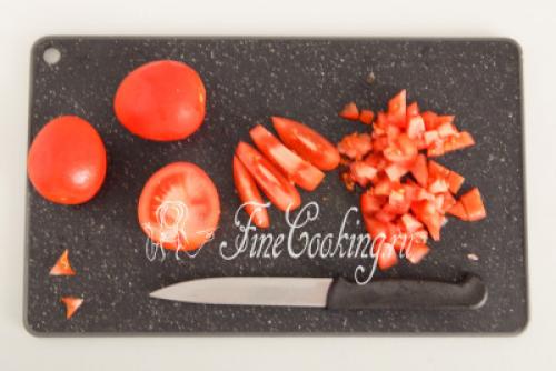 Салаты с помидорами и сыром. Салат с помидорами, сыром и яйцами