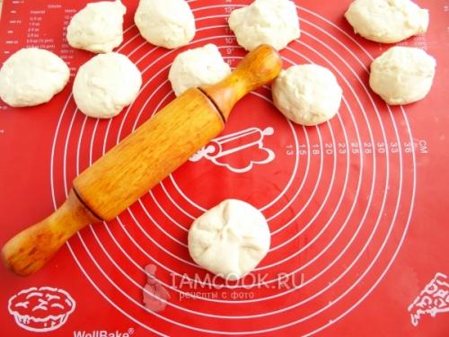 Дрожжевые лепешки с луком. Лепёшки с луком на сковороде