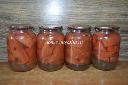 Арбузы маринованные в банках с яблочным. Маринованные арбузы в литровых банках 