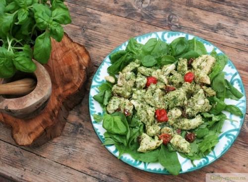 Курица со шпинатом в сливочном соусе