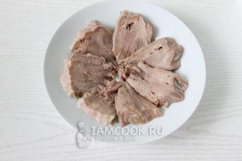 Язык в желе в бутылке. Язык в желе