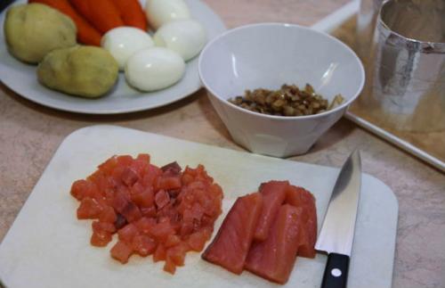 Замечательные салаты на новый год. Бесподобный салат к Новому 2019 году, который сметут за праздничным столом первым