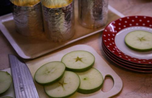 Замечательные салаты на новый год. Бесподобный салат к Новому 2019 году, который сметут за праздничным столом первым