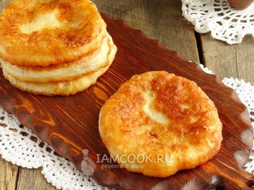 Дрожжевые лепешки с луком. Лепёшки с луком на сковороде