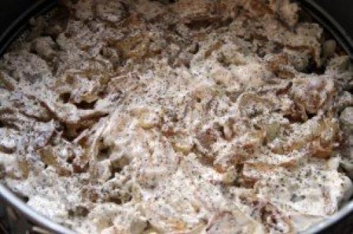 Салат с отварной рыбой. Рыбный салат из отварной рыбы