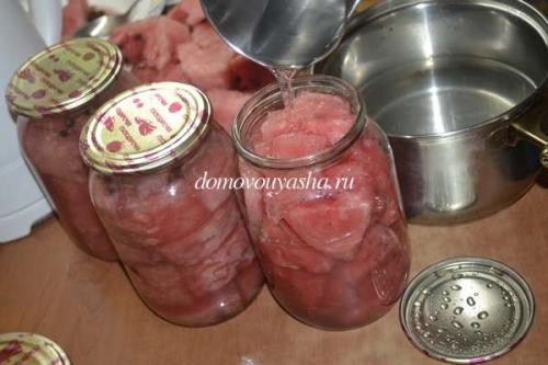 Арбузы маринованные в банках с яблочным. Маринованные арбузы в литровых банках 