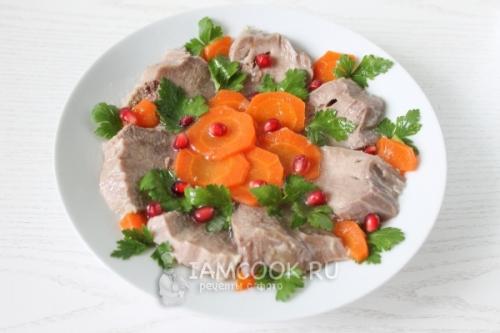 Язык в желе в бутылке. Язык в желе