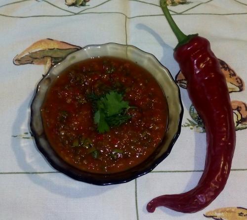 Аджика из болгарского перца с томатной пастой.