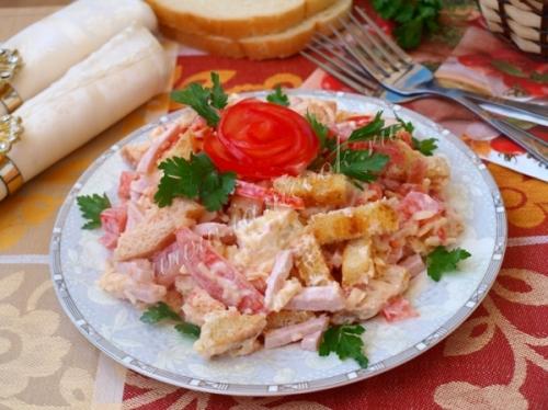 Салат с помидорами и ветчиной. Салат с ветчиной и помидорами