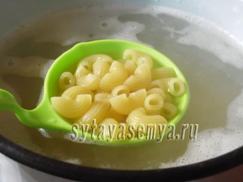 Паста со шпинатом и курицей. Макароны с курицей, шпинатом и сыром