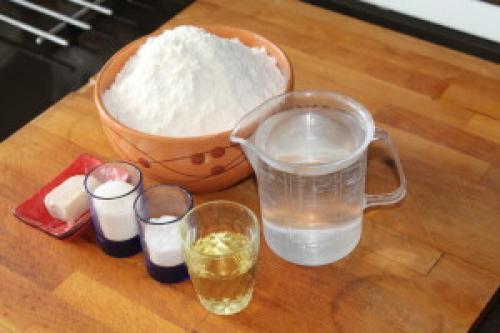 Рецепт домашнего хлеба в духовке на сырых дрожжах. Приготовление