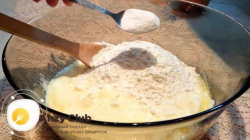 Яблочный пирог с творогом на кефире. Шарлотка с яблоками и творогом в мультиварке