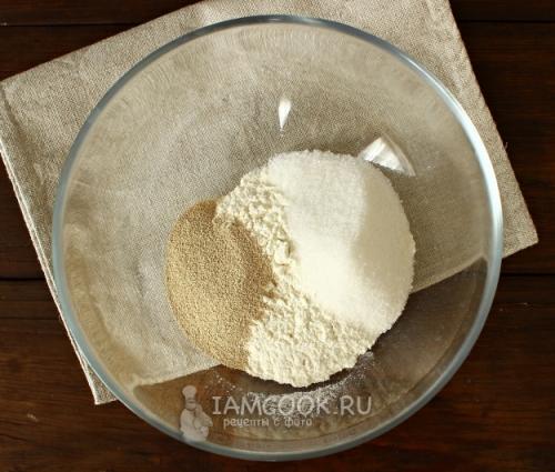 Тесто на пирожки быстрое. Быстрое дрожжевое тесто на воде на пирожки