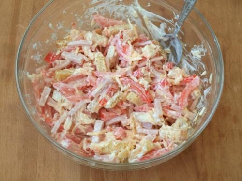 Салат с помидорами и ветчиной. Салат с ветчиной и помидорами