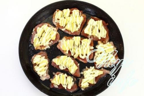 Мясо по-французски с ананасом без майонеза. Мясо по-французски с ананасом в духовке
