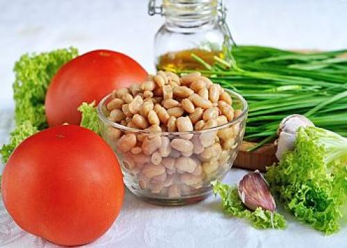 Салат с помидорами и фасолью. Как приготовить салат из фасоли и помидоров