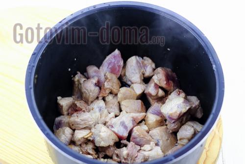 Картошка в мультиварке с мясом. Картошка с мясом в мультиварке по-домашнему.