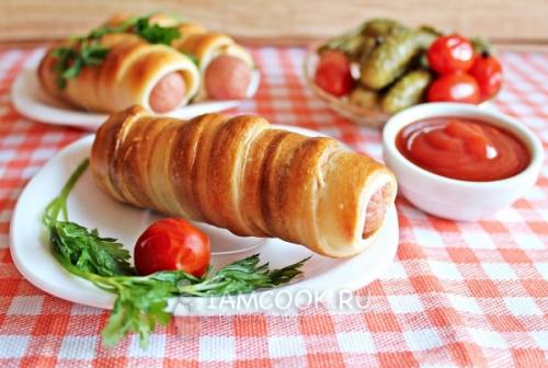 Жареные сосиски в тесте на сковороде без дрожжей.