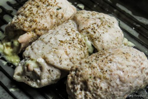 Куриная грудка с брынзой и шпинатом. Куриные рулеты с брынзой, шпинатом и песто