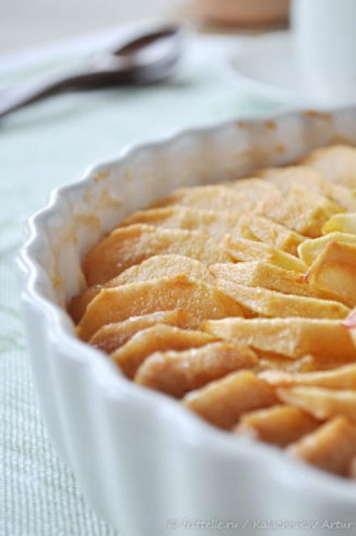 Открытый пирог с творогом и яблоками. На кефире
