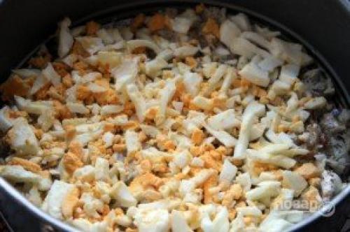 Салат с отварной рыбой. Рыбный салат из отварной рыбы