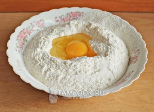 Жареные сосиски в тесте на сковороде без дрожжей.