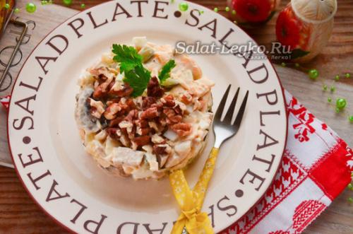 Салат Сытый гость. Салат "Сытый гость" с курицей и грецкими орехами