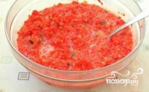 Аджика с чесноком и красным перцем. Аджика из перца и чеснока