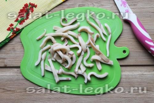 Салат-торт с кальмарами. Праздничный салат-торт из кальмаров в виде сердца